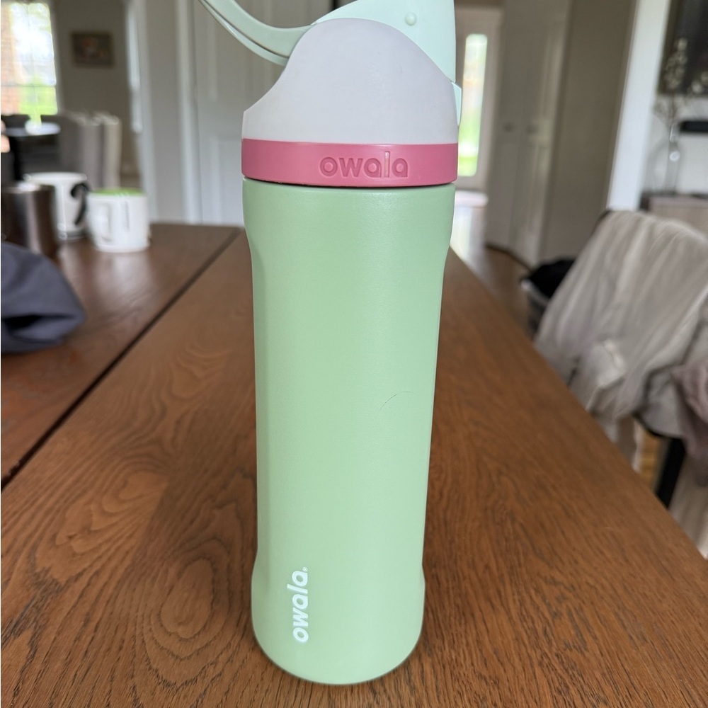 24 oz Owala Green and Pink Water Bottle